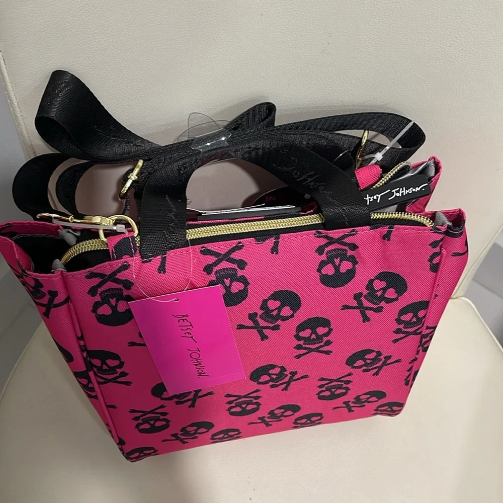 Betsey Johnson Pink/Black "Skull & Bones & Hearts Nylon Insulated Lunch Tote Bag - Picture 4 of 7